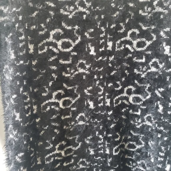 Sweater - Picture 3 of 4